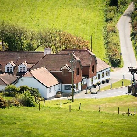 The Chequers Inn Rookley Exteriör bild