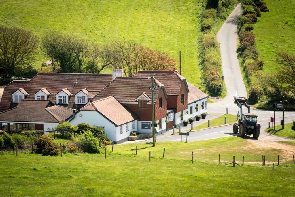 The Chequers Inn Rookley Exteriör bild